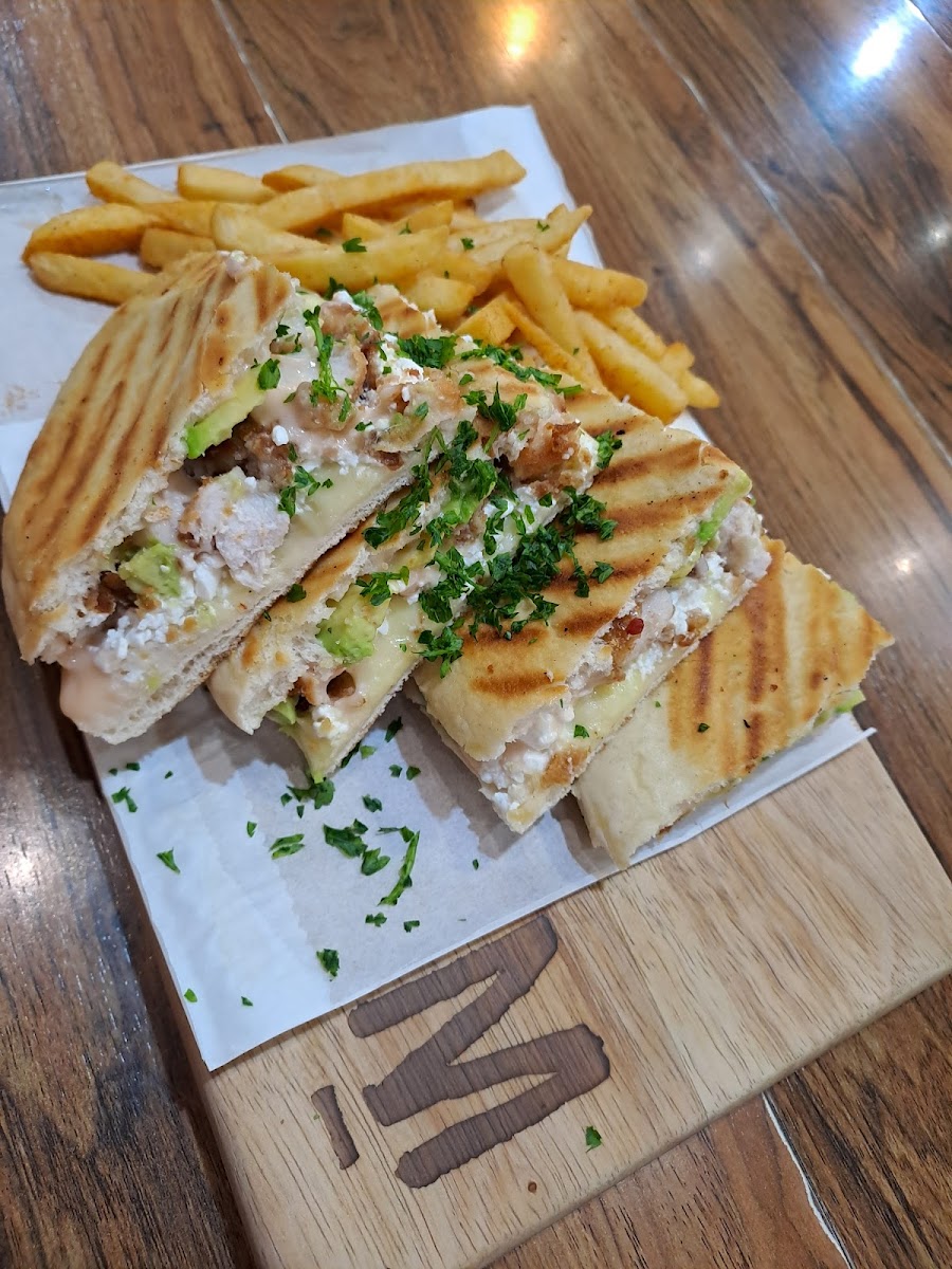 MAXI'S - MALL OF THE NORTH - Photo 3