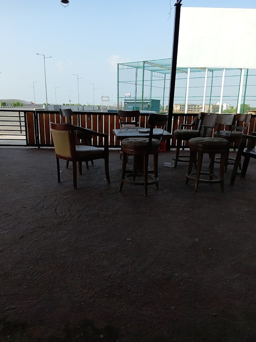 Moonlight cafe & box cricket - Photo 9