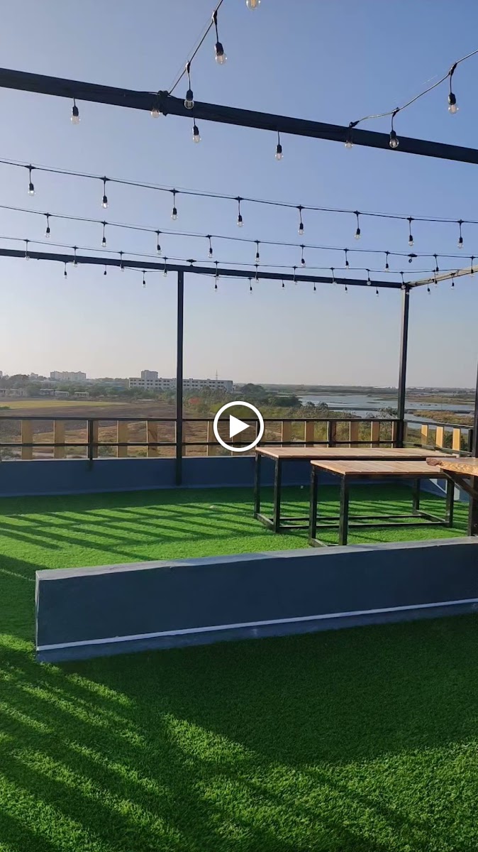 Moonlight cafe & box cricket - Photo 1
