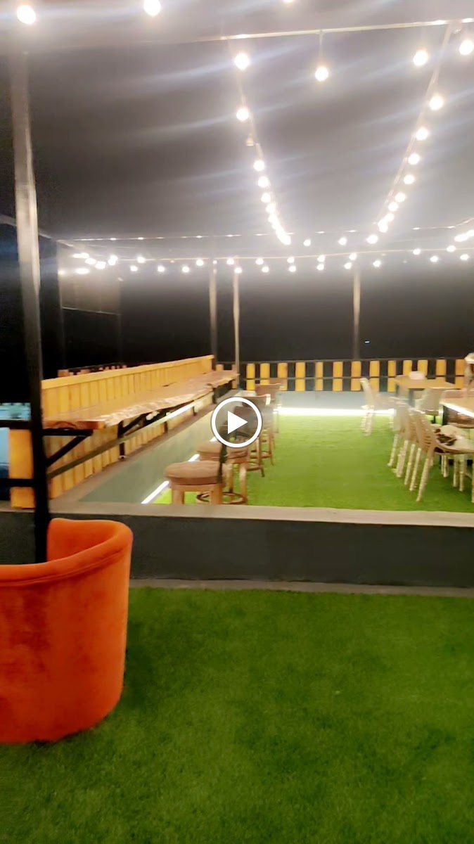 Moonlight cafe & box cricket - Photo 3
