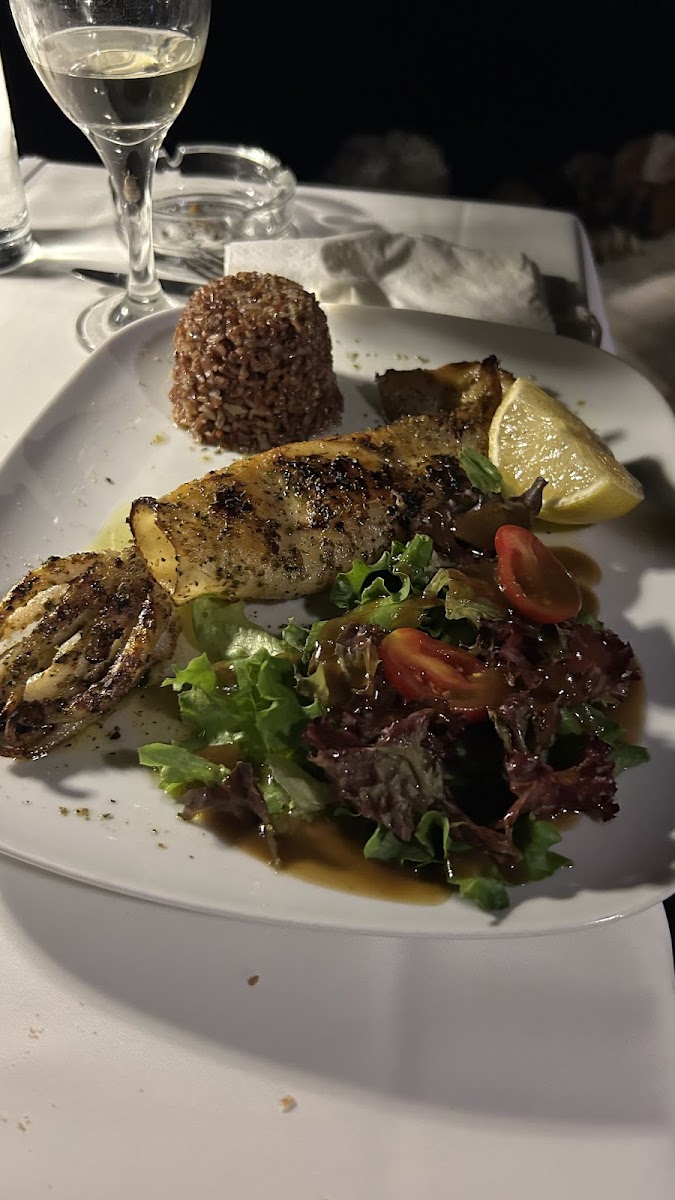 Muses Restaurant - Photo 2