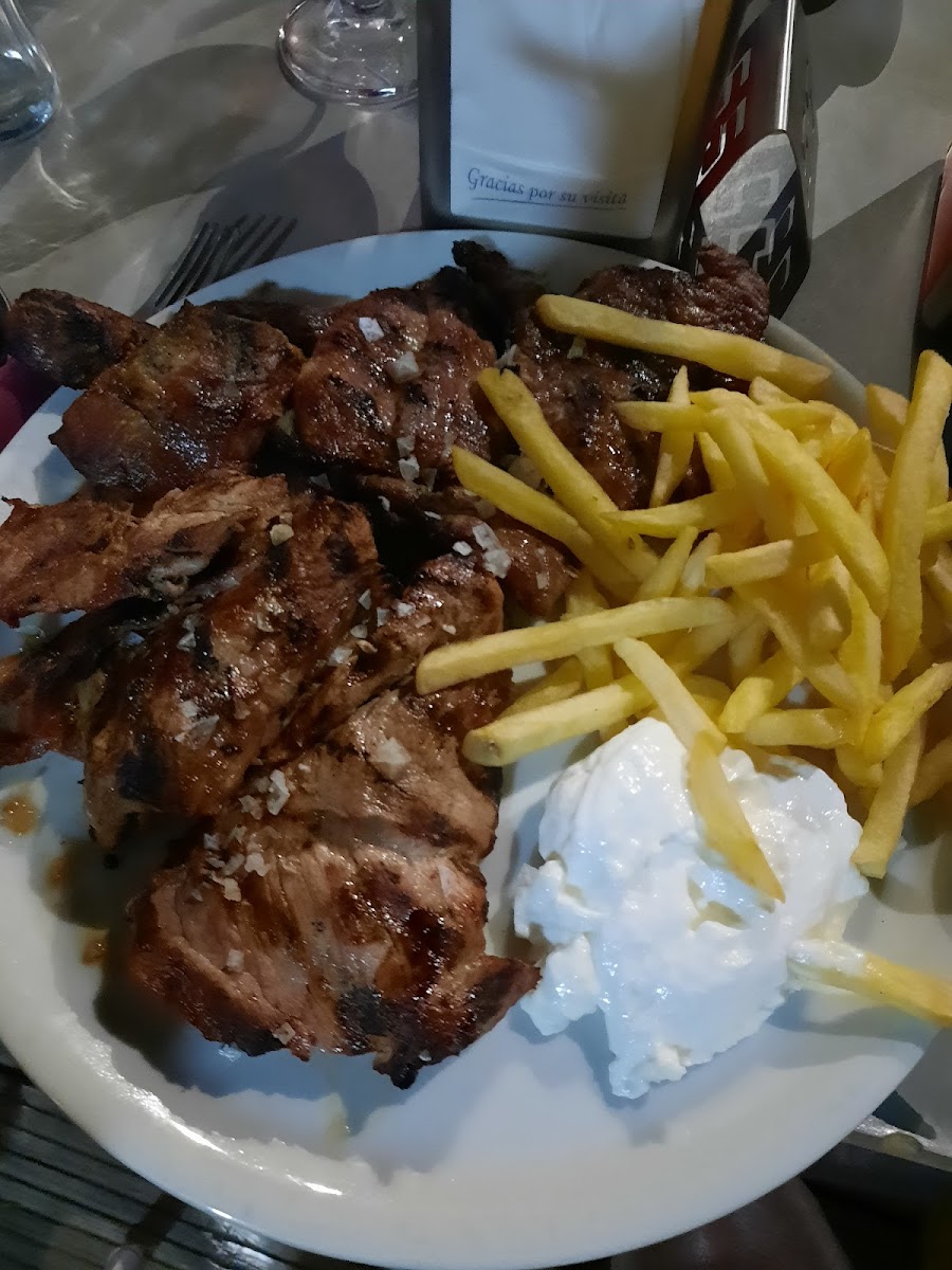 Restaurante pizzería CJ. - Photo 2