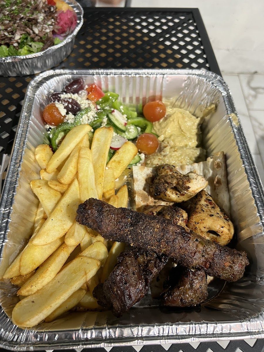 Happy Mediterranean Restaurant - Photo 1