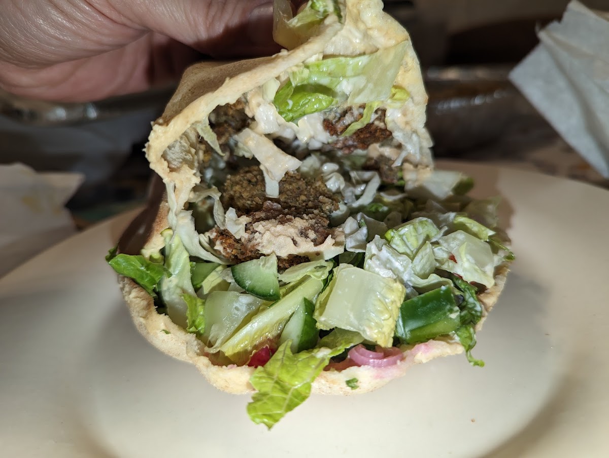 Happy Mediterranean Restaurant - Photo 3