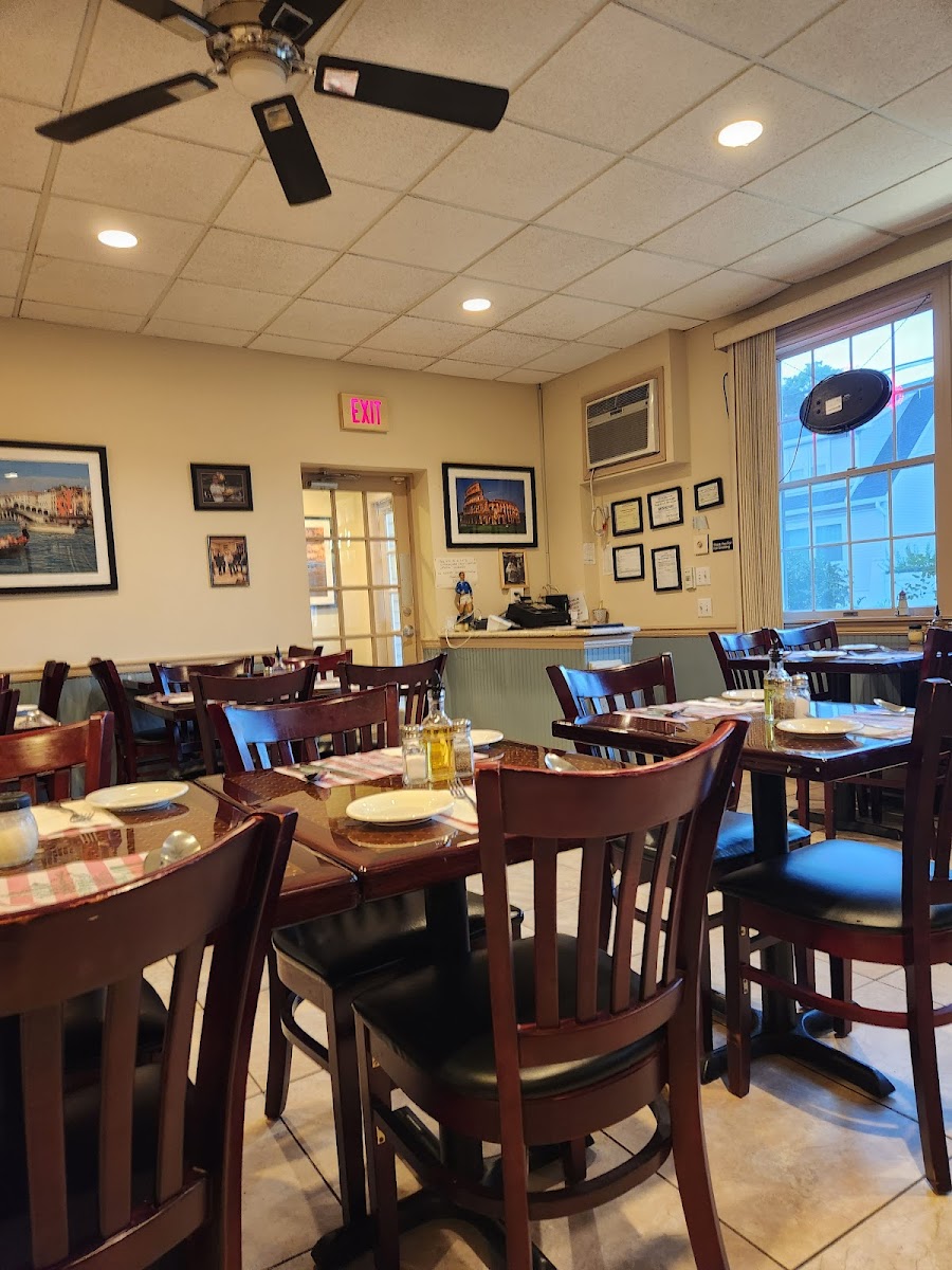 Enza's Ristorante - Photo 2