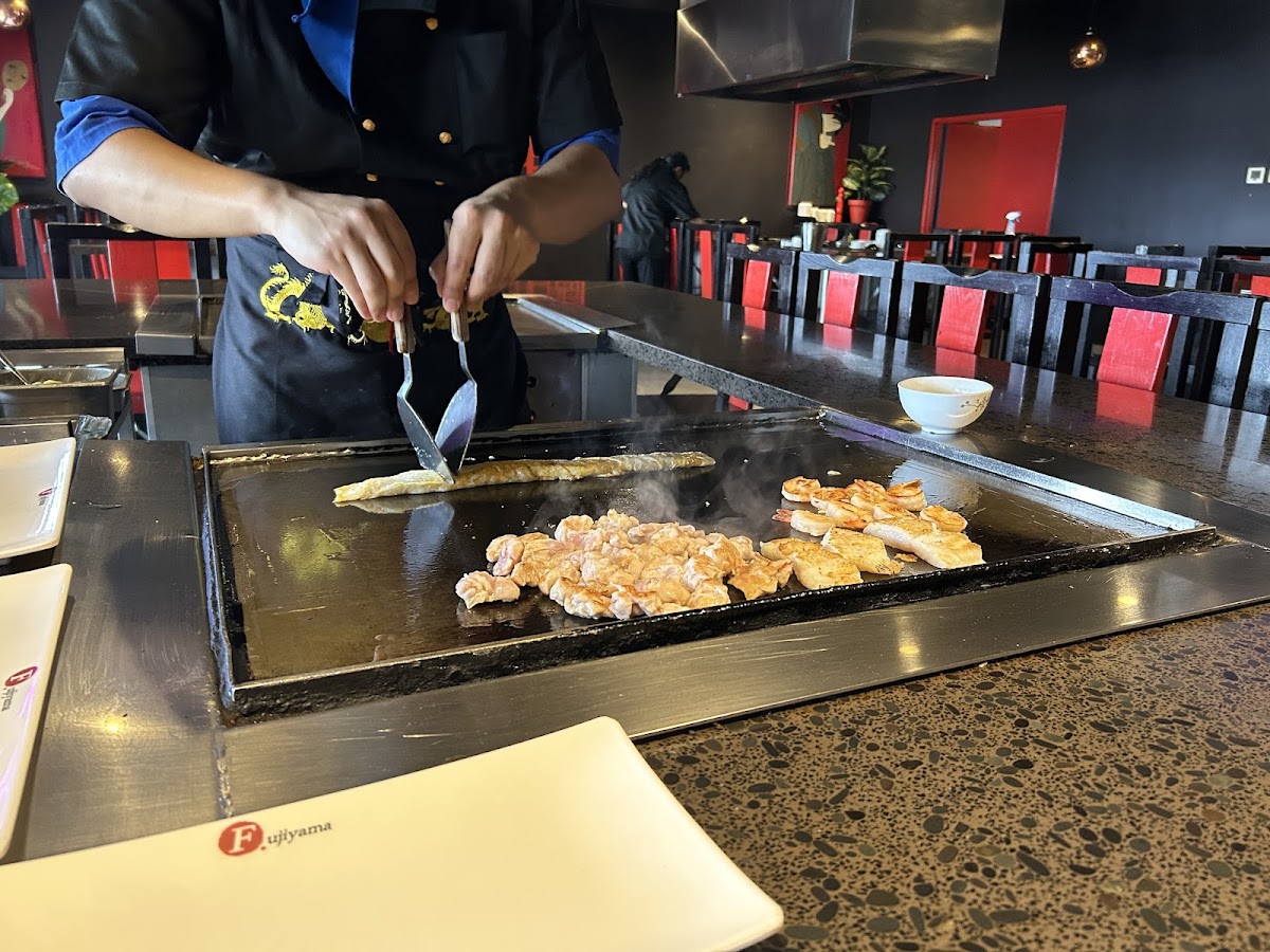 Fujiyama Tepan Restaurant - Photo 4