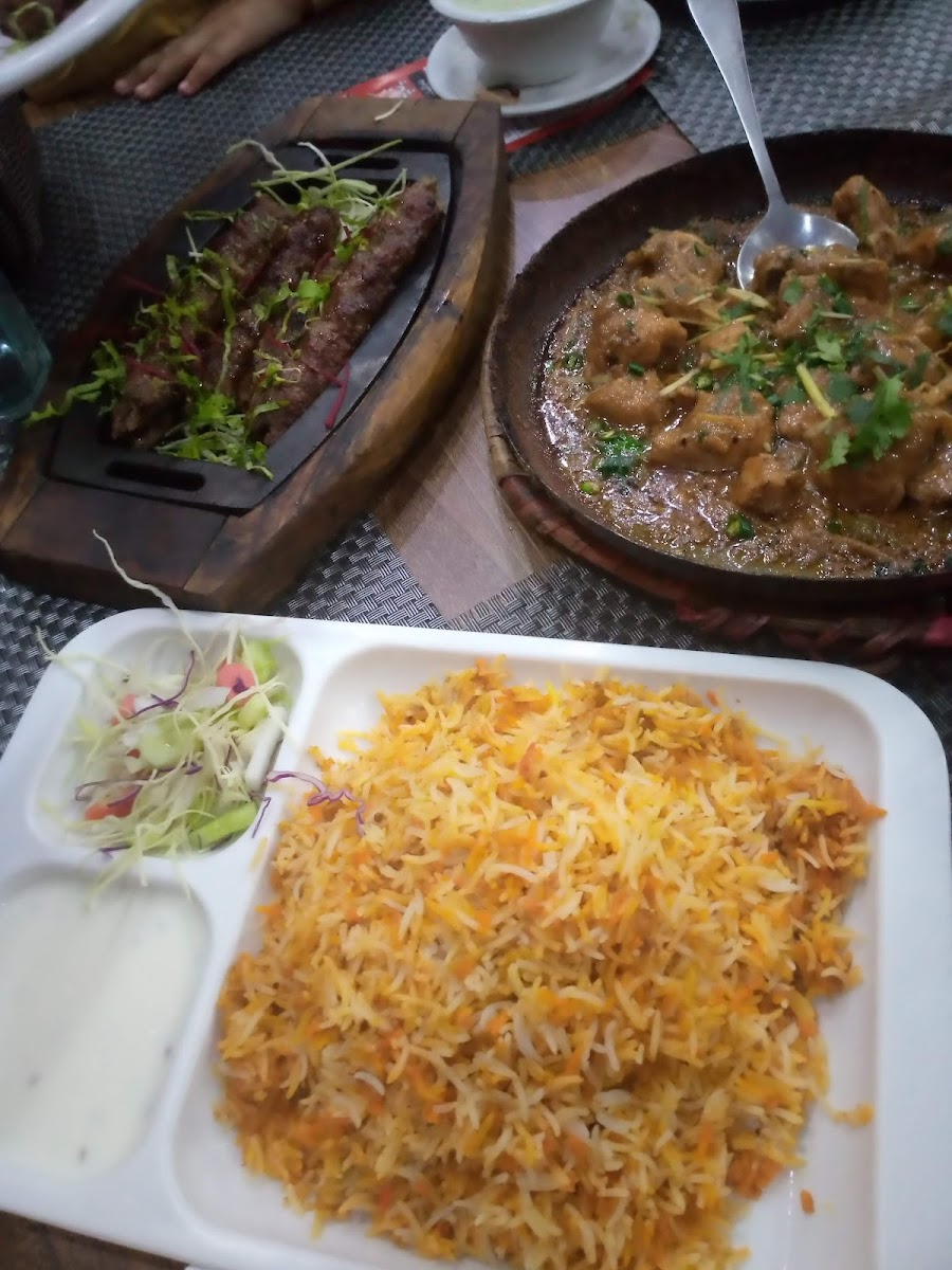 Yousaf Broast Family Restaurant - Photo 4