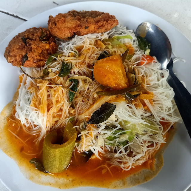 Meehoon with Sambar & Vadai