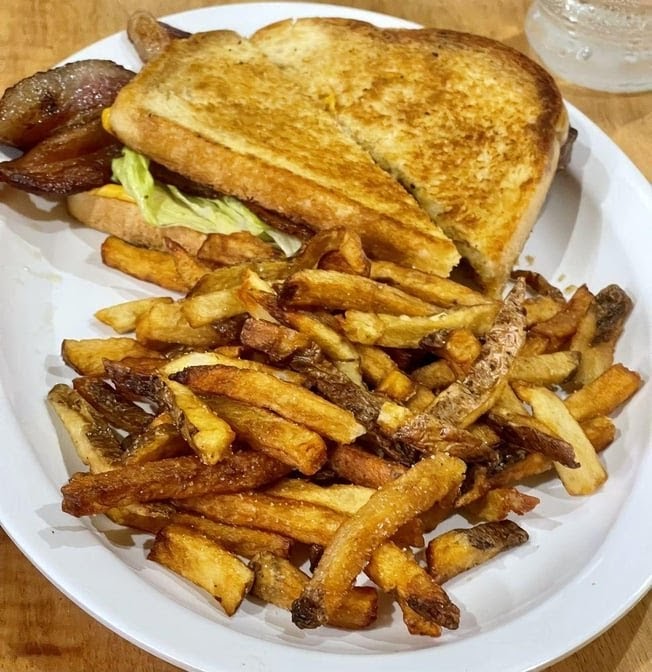 Railway Express Diner - Photo 9