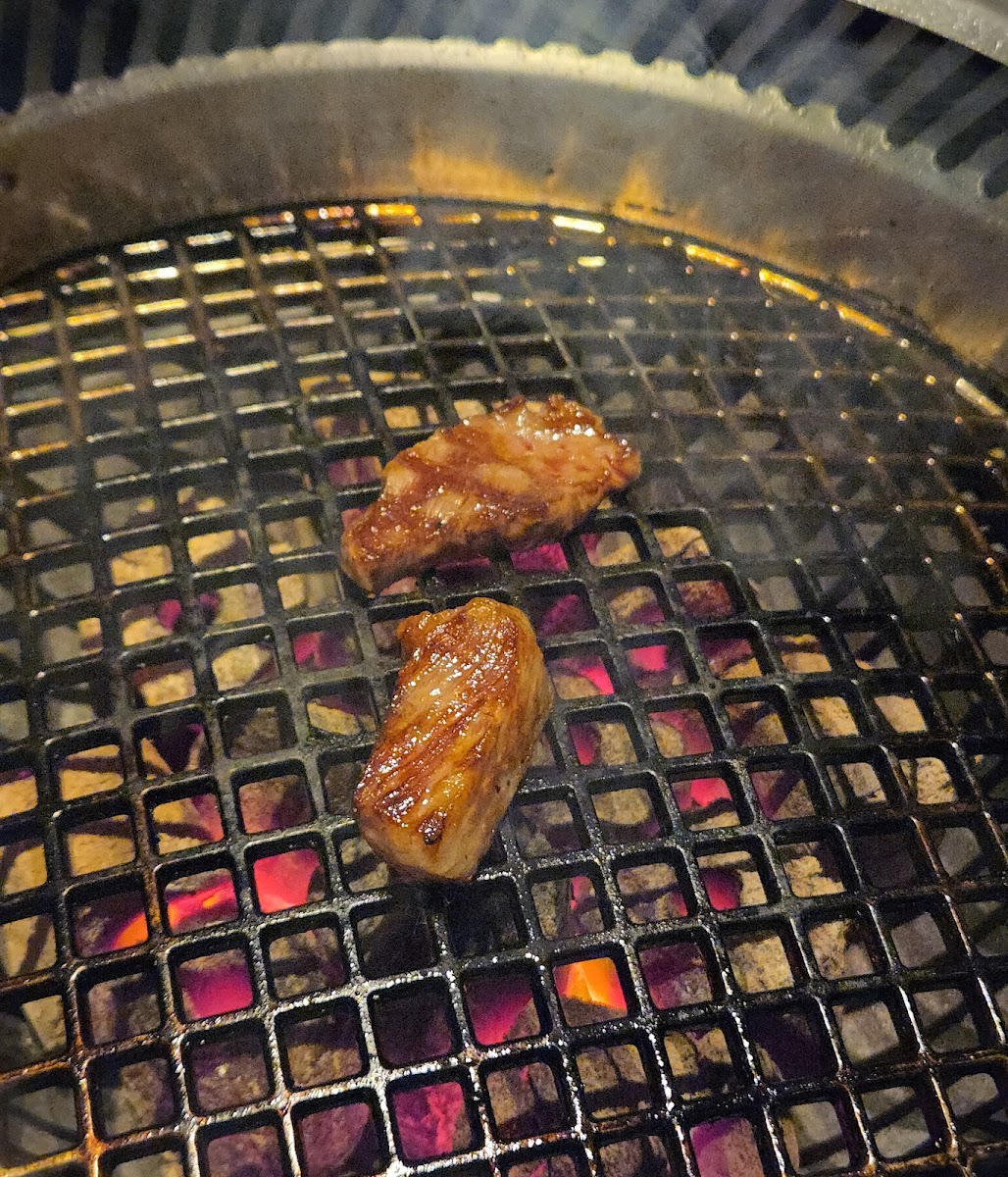 Sumibi-Yakiniku Ishigakian - Photo 3