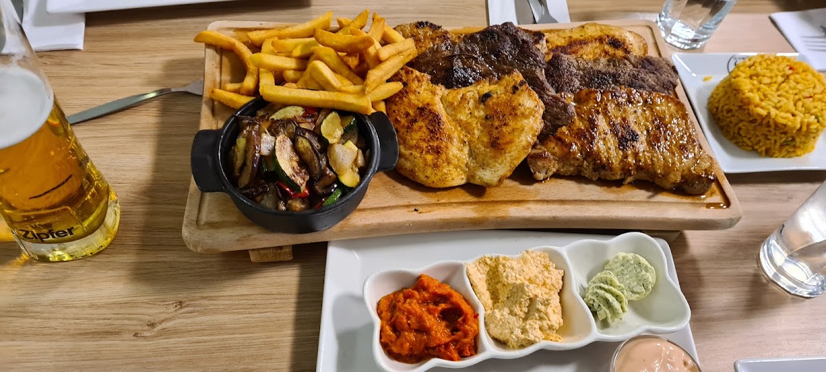 Extra Balkan Grill - Photo 7