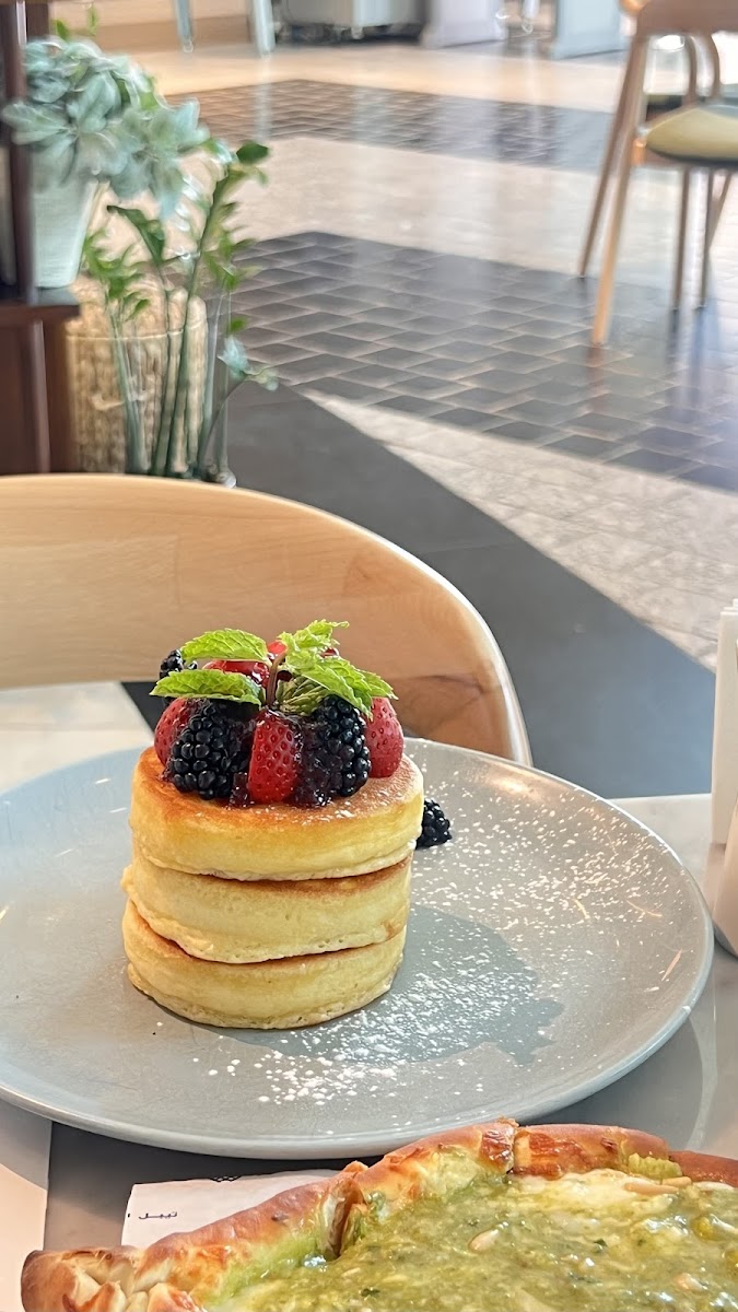 Table Otto - 360 Mall - Photo 3