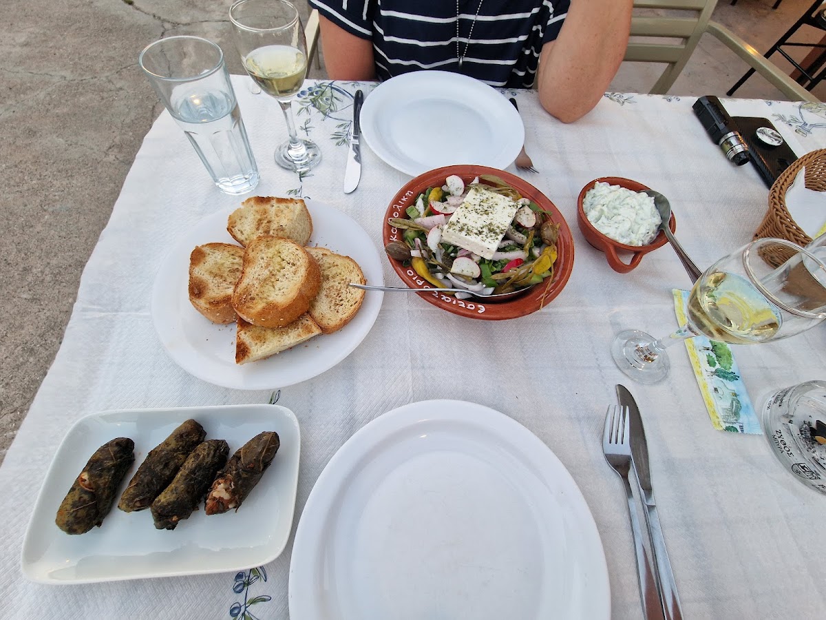 Katholiki Restaurant - Photo 7