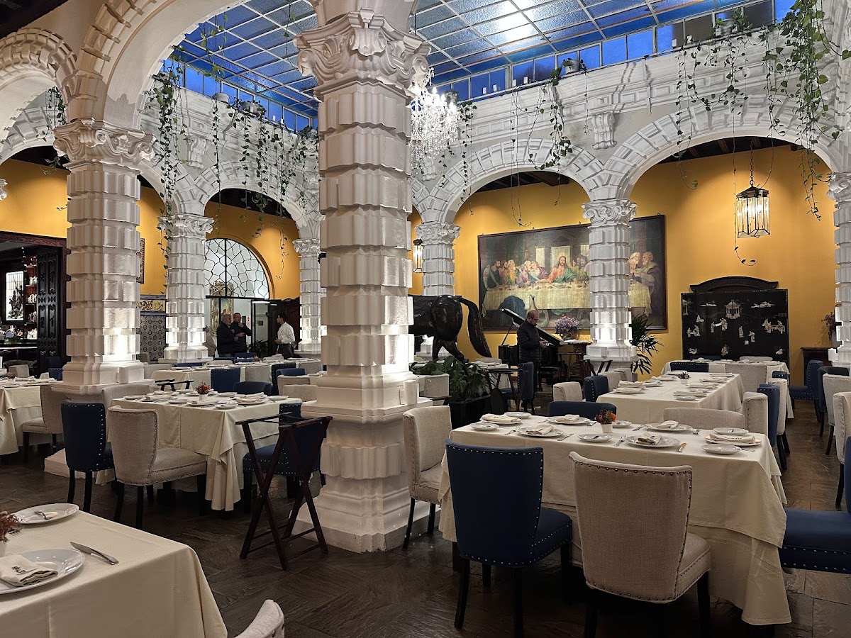 Casa Tambo Restaurant - Photo 2
