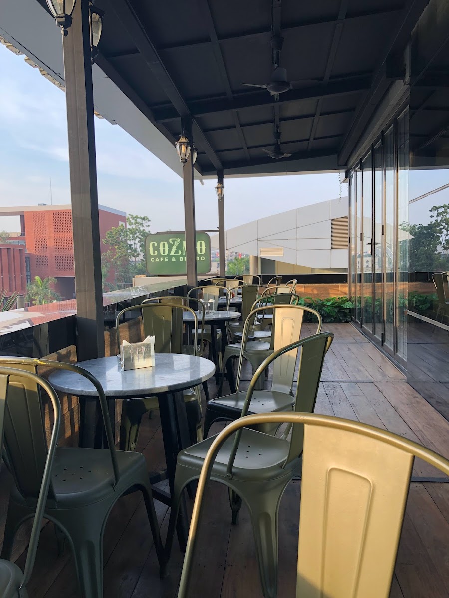 Cozmo Cafe & Bistro