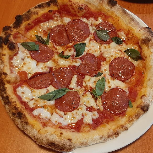 Saleme E Funghi Pizza