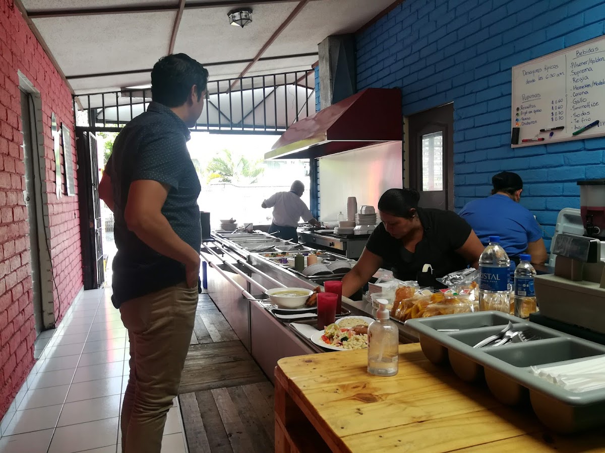 Ratatouille cafeteria comida a la vista - Photo 9