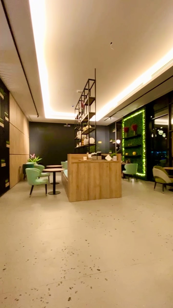 B Cafe Lounge - Photo 1