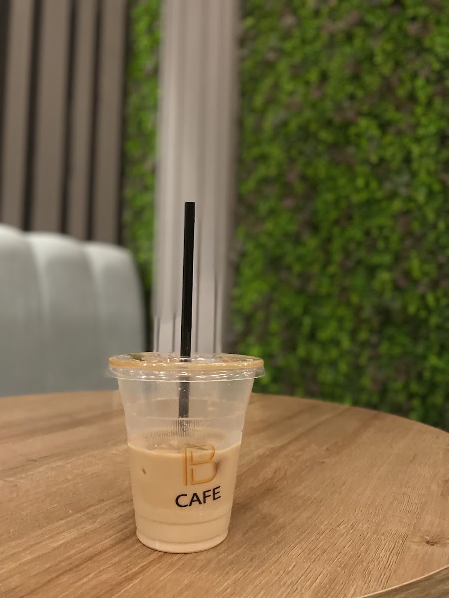 B Cafe Lounge - Photo 5