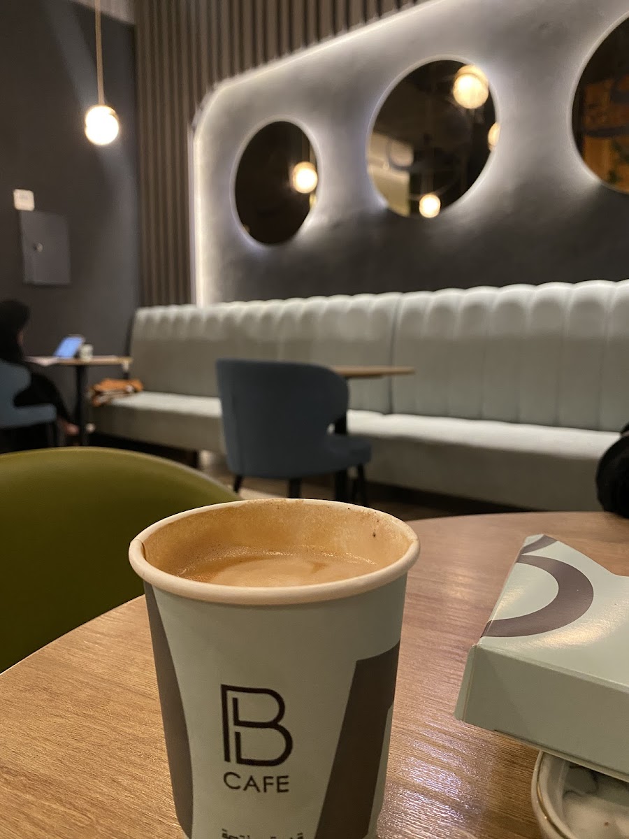 B Cafe Lounge - Photo 7