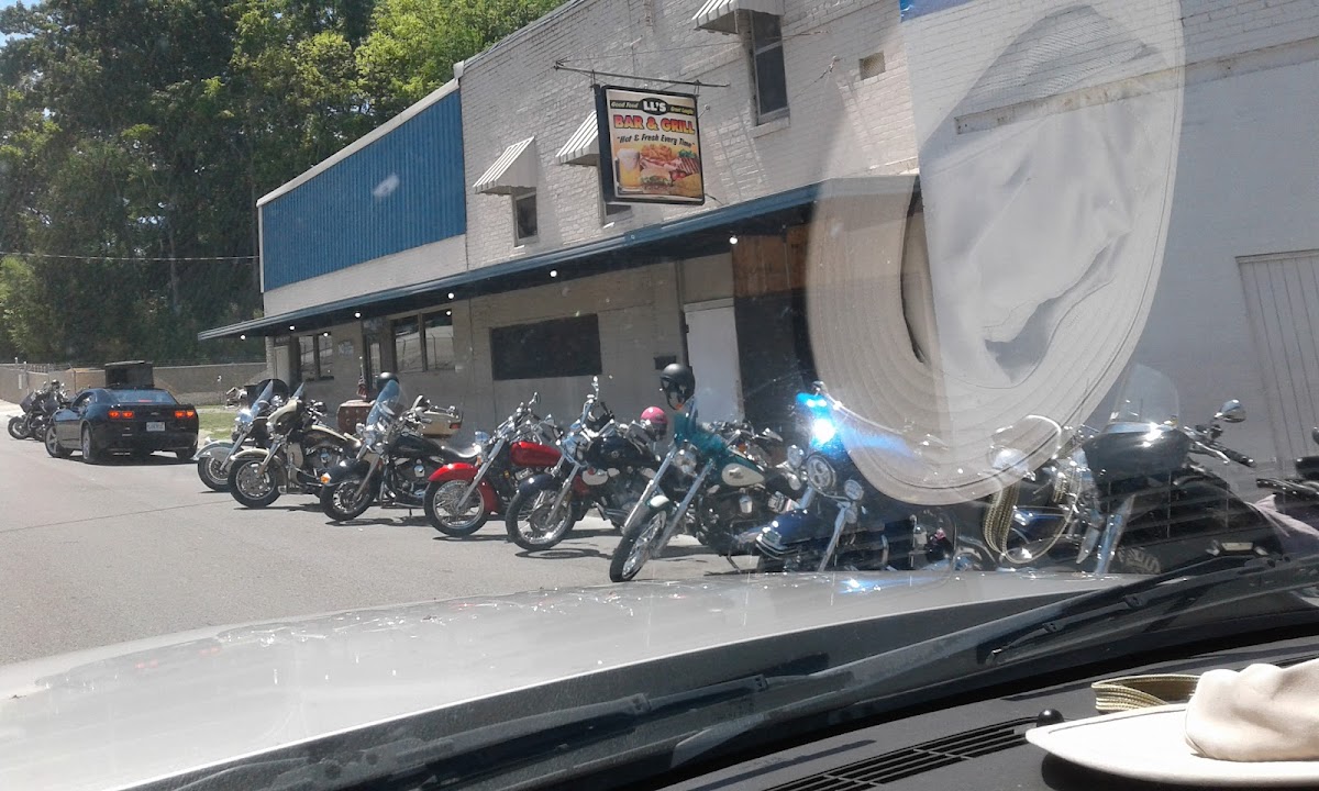 L L's Bar & Grill - Photo 9