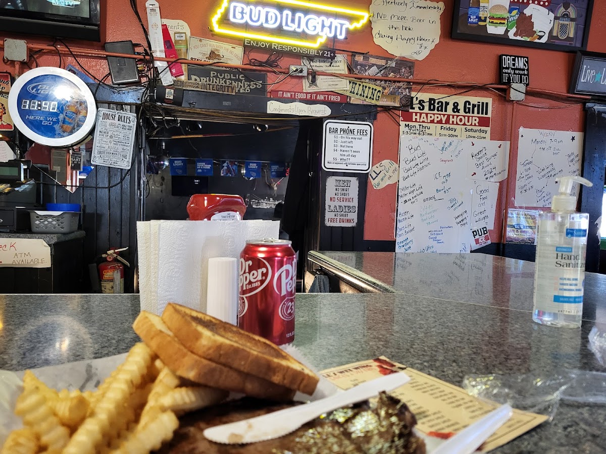 L L's Bar & Grill - Photo 2