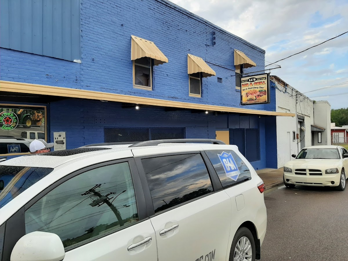L L's Bar & Grill - Photo 3