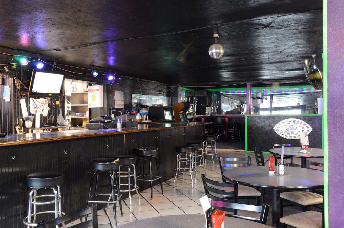 L L's Bar & Grill - Photo 5