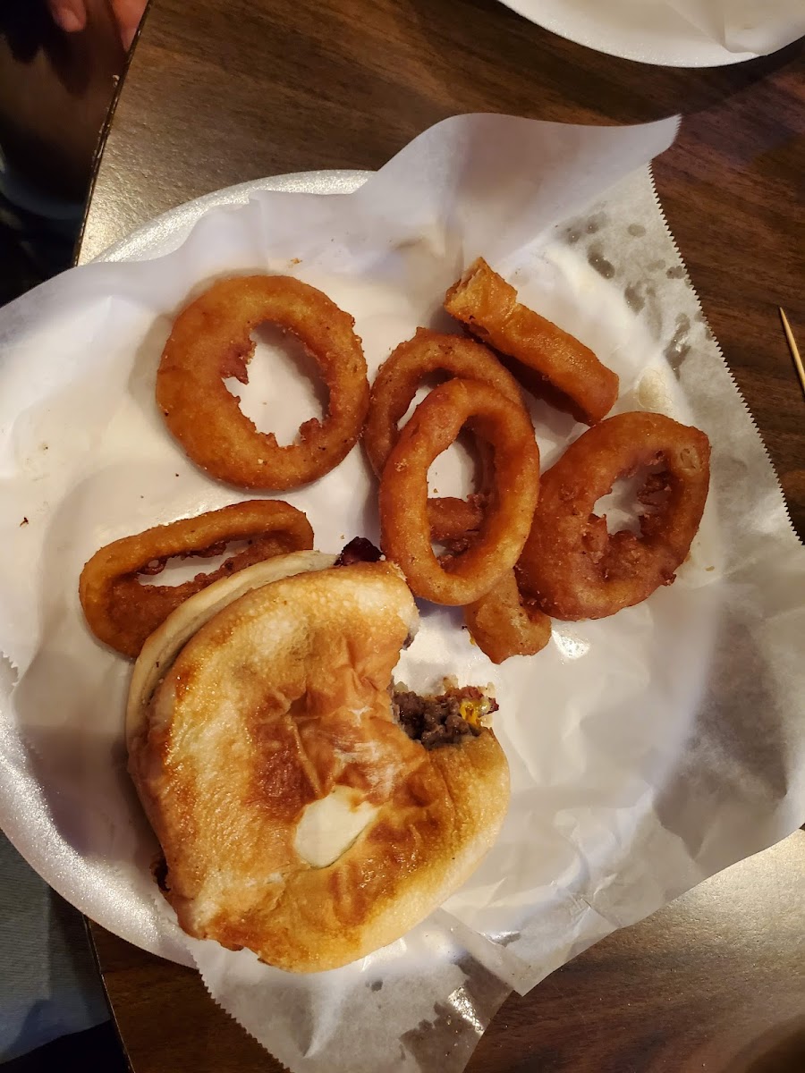 L L's Bar & Grill - Photo 6