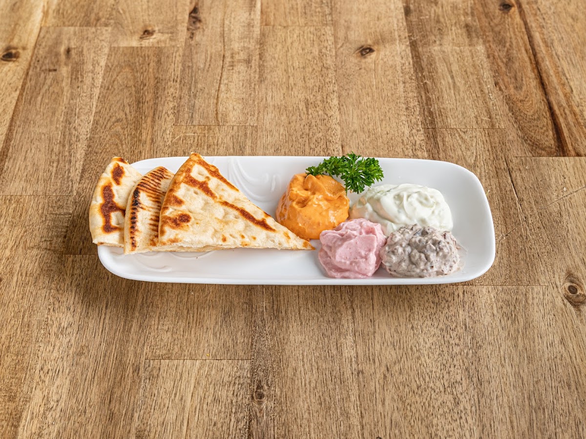 Bayside Souvlaki Cafe - Photo 9