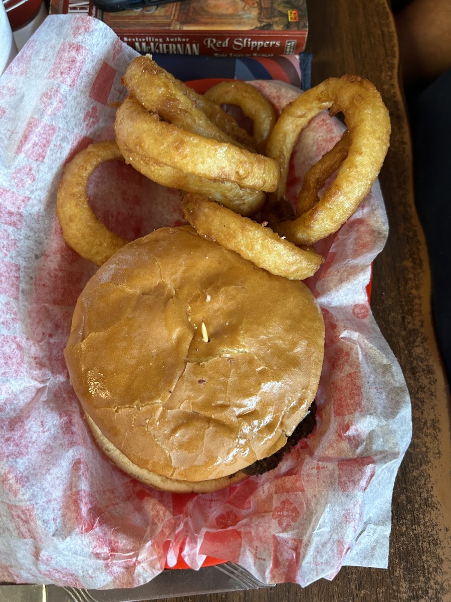 Cowboy's Burgers & Grill - Photo 9