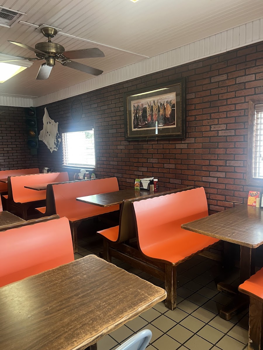 Cowboy's Burgers & Grill - Photo 4