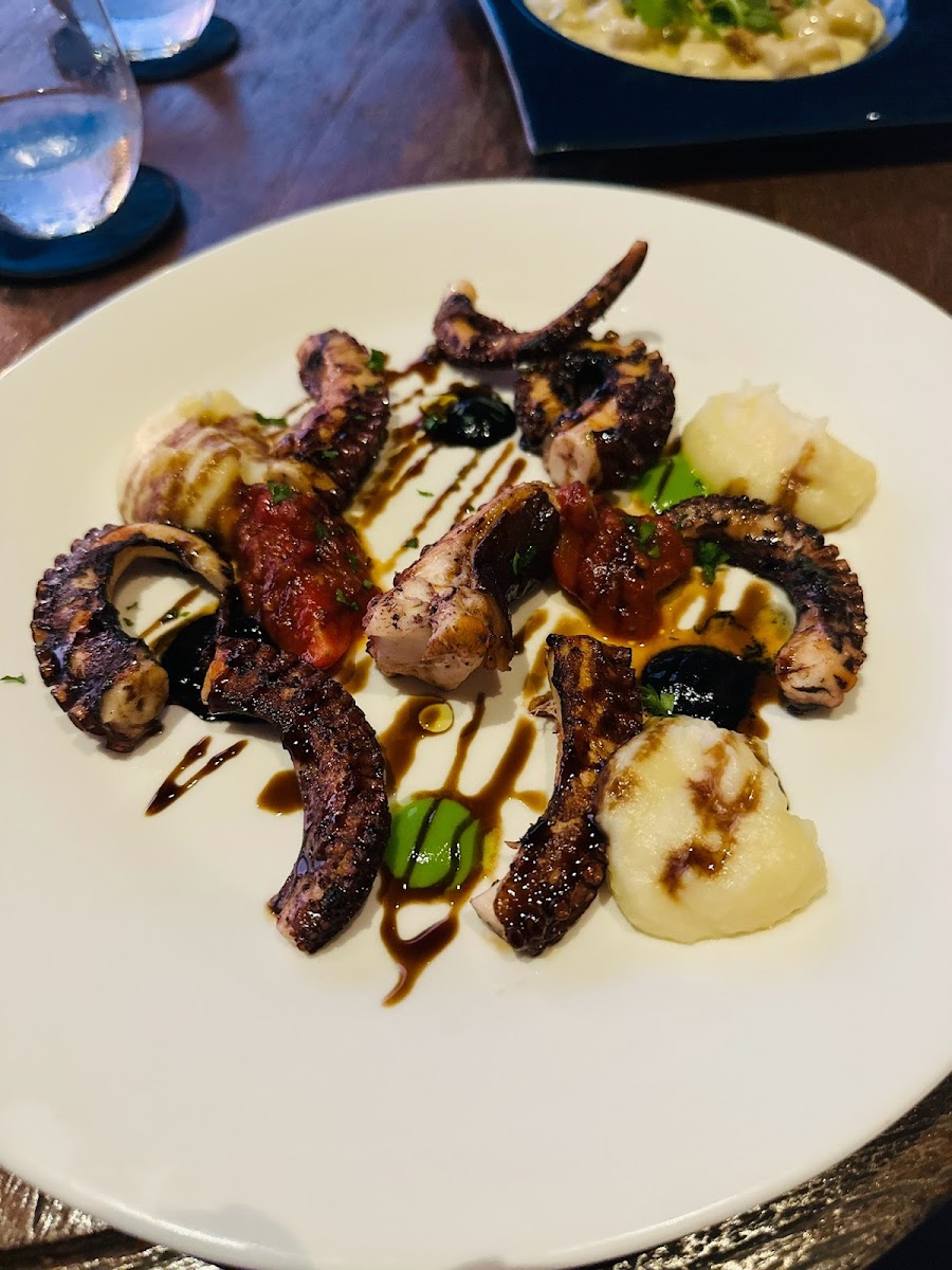 The Kliff Bistro - Photo 9