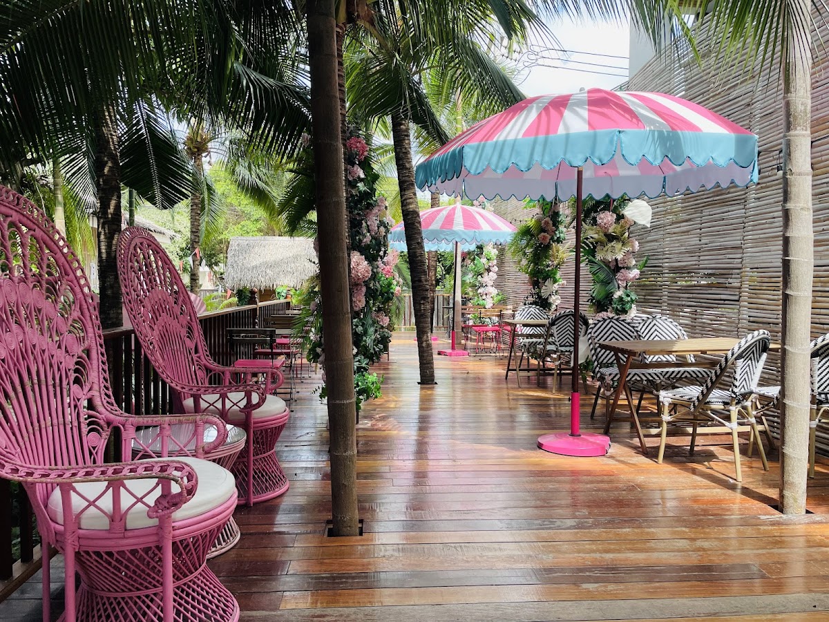 Top Seacret Beach Cafe