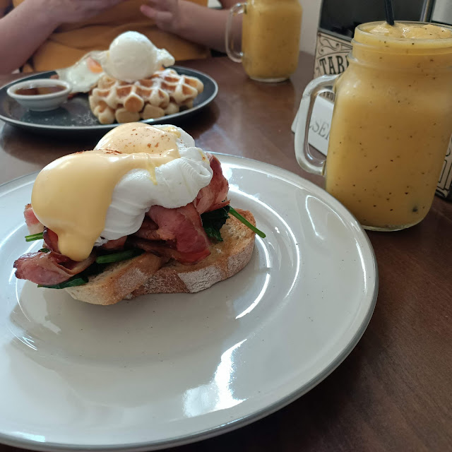 Eggs Benedict