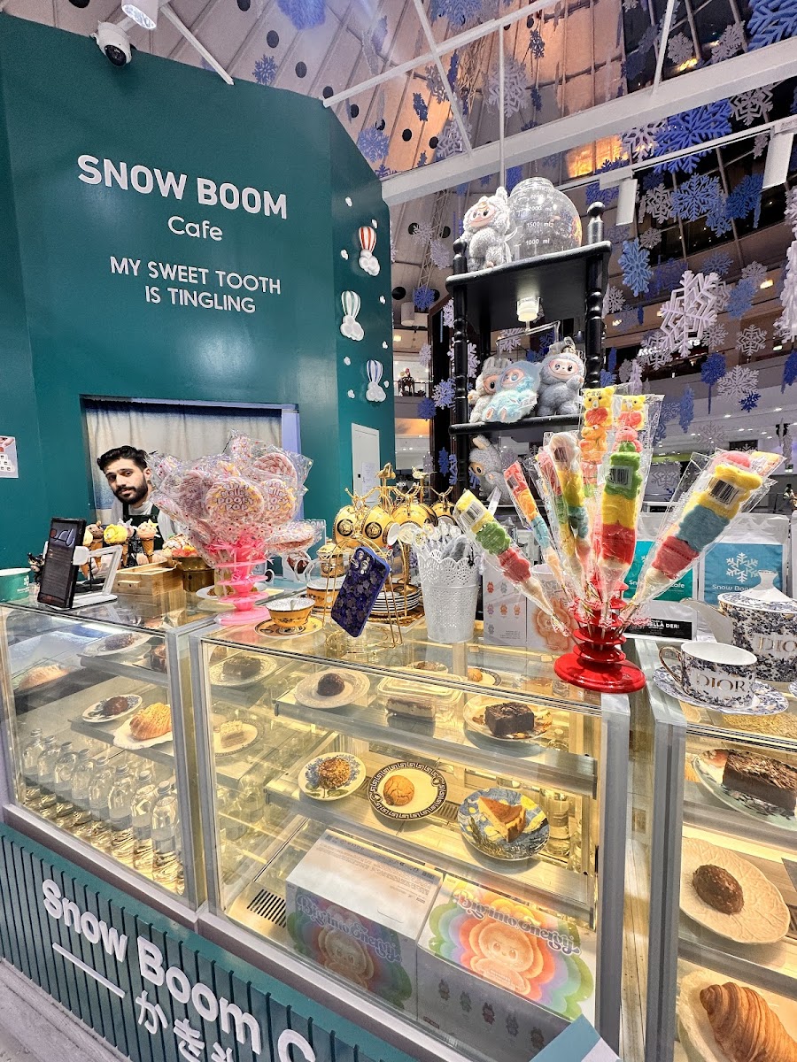 Snow Boom Cafe - Photo 2