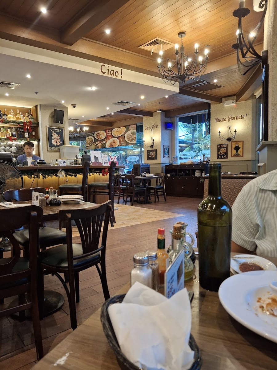 Italianni's - Marquee Mall - Photo 3