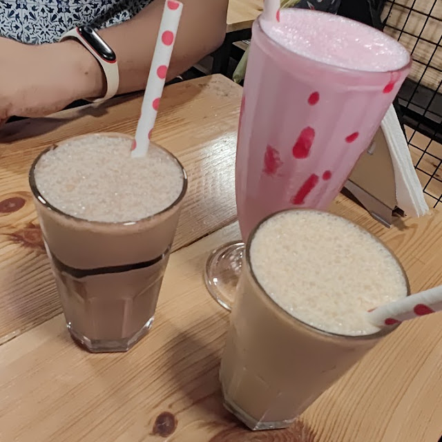 Shakes