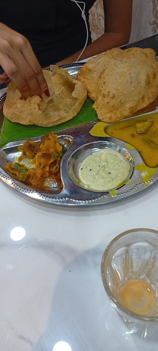 Uncle Mano Banana Leaf Restaurant - Photo 9