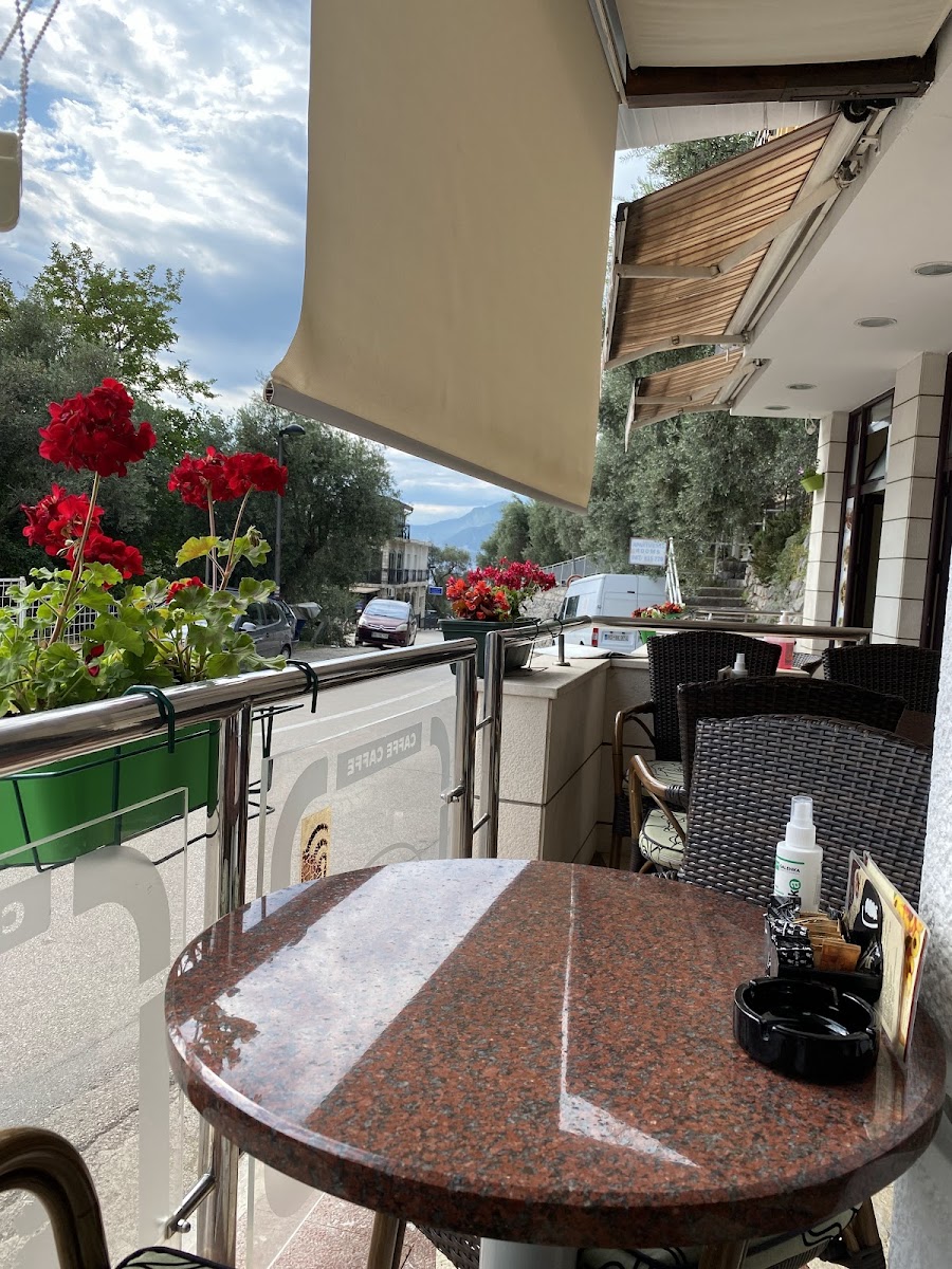 Caffe Caffe