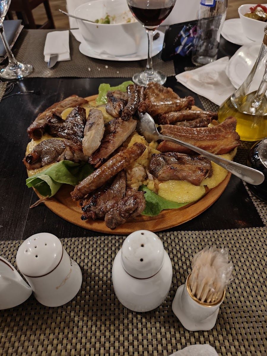 Restaurant Casa Ghincea - Photo 4