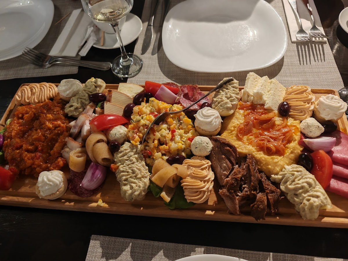 Restaurant Casa Ghincea - Photo 6
