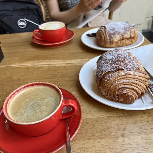 Croissant Aux Amandes