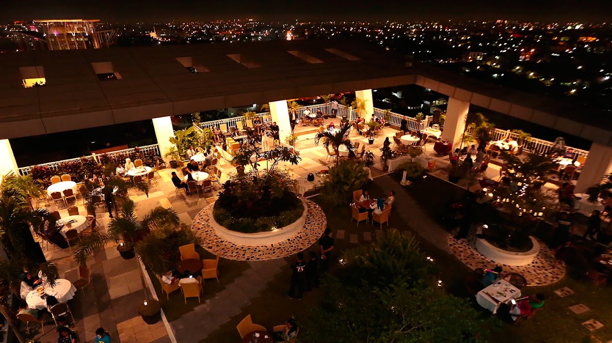 Sky Park Cafe & Bar - Photo 3