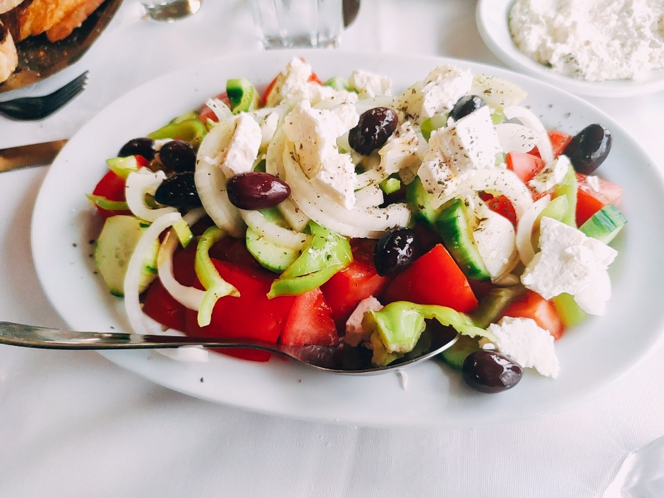 Zorbas Tavern - Photo 4