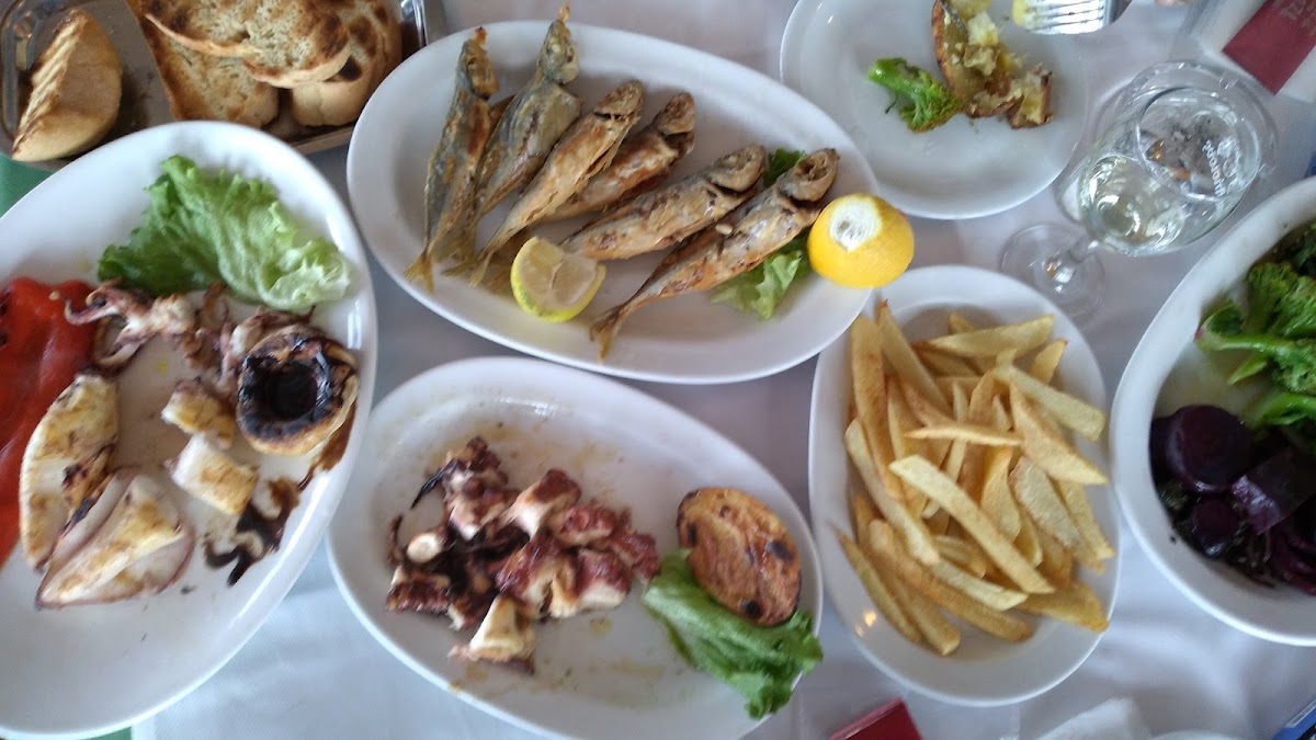 Zorbas Tavern - Photo 6
