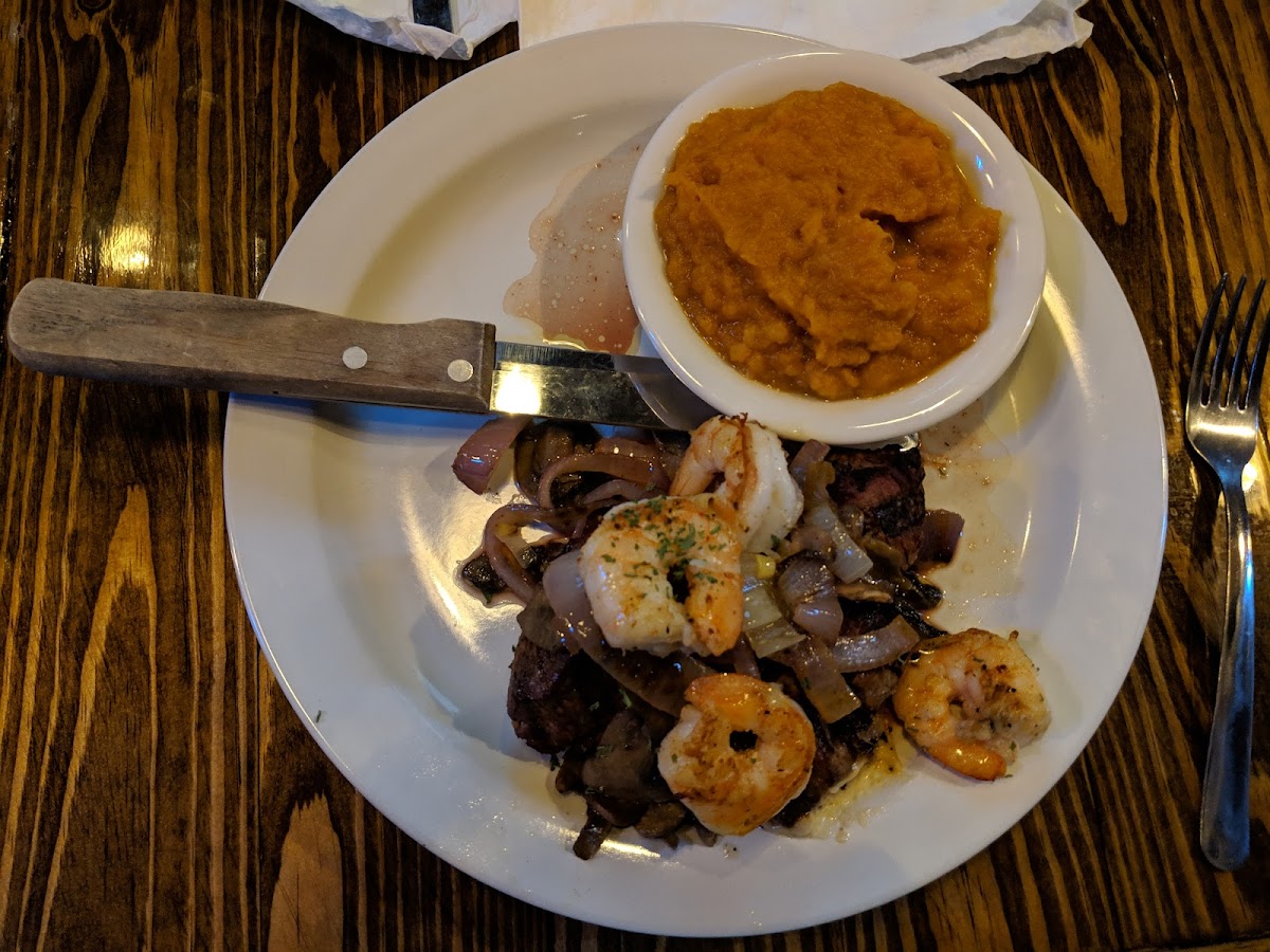 P.Y.Ts Legendary Grill & Bar - Photo 8