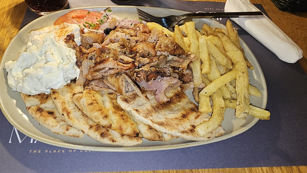 Mambo Beach Restaurant - Photo 2