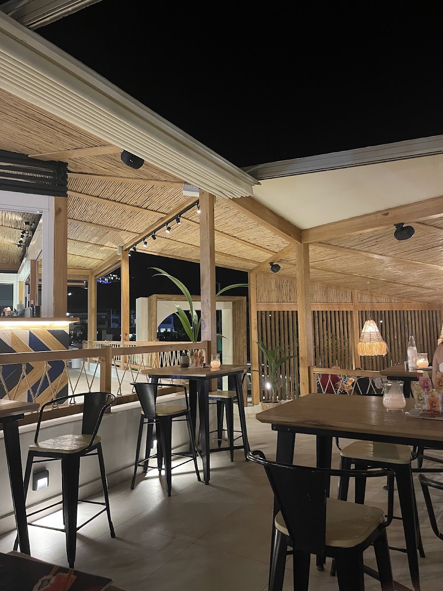 Mambo Beach Restaurant - Photo 5