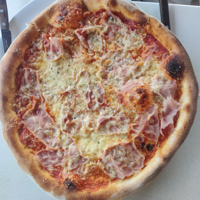 Pizza Vesuvio